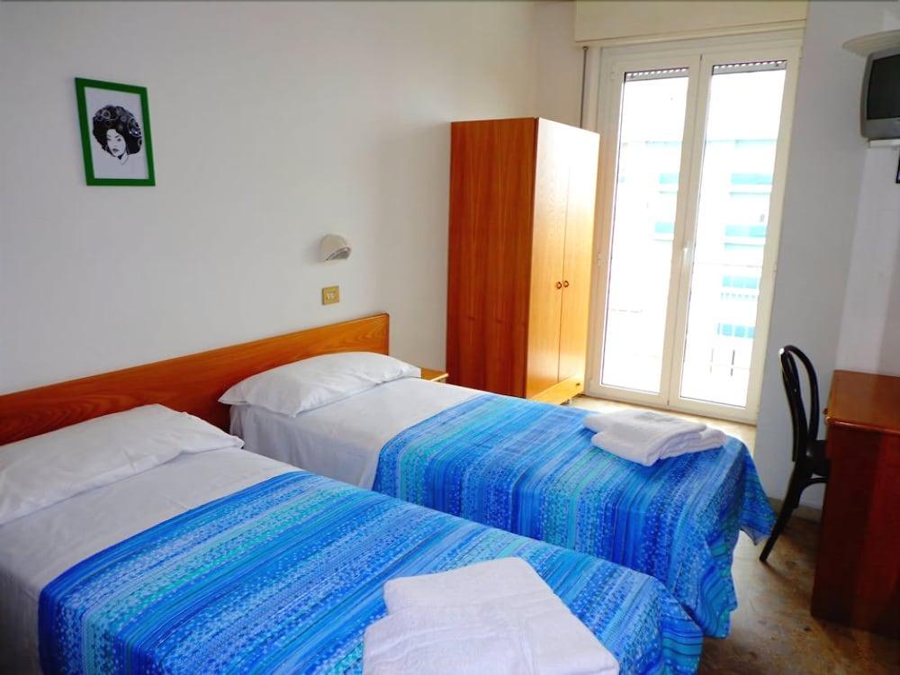 VIAGGY Hotel Santiago Rimini Esterno foto